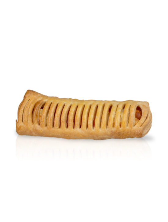 Sausage pie with bechamel cheese sauce and bacon